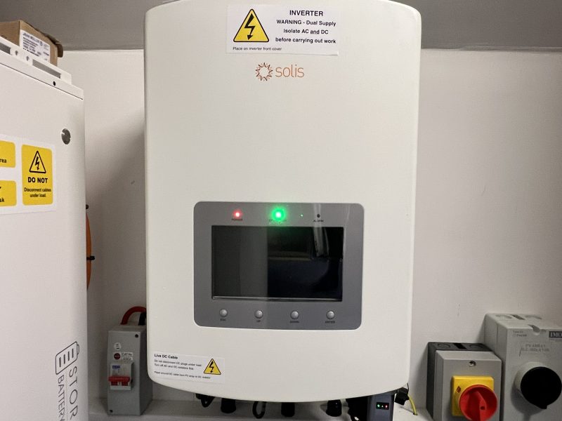 what is a solar inverter?